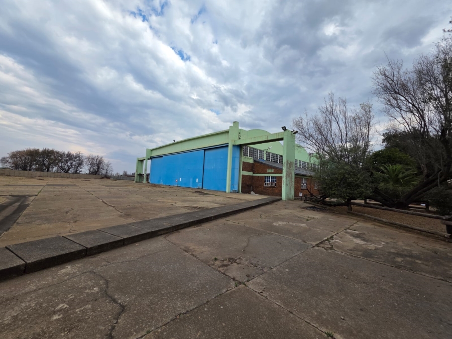 To Let commercial Property for Rent in Leeuwkuil Gauteng