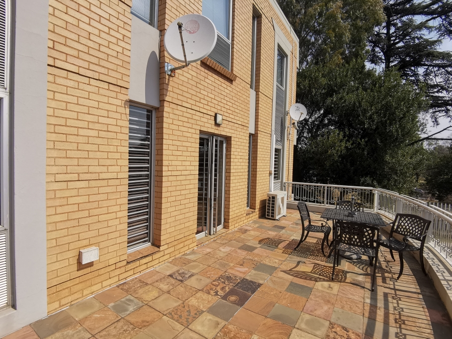 To Let commercial Property for Rent in Houghton Estate Gauteng