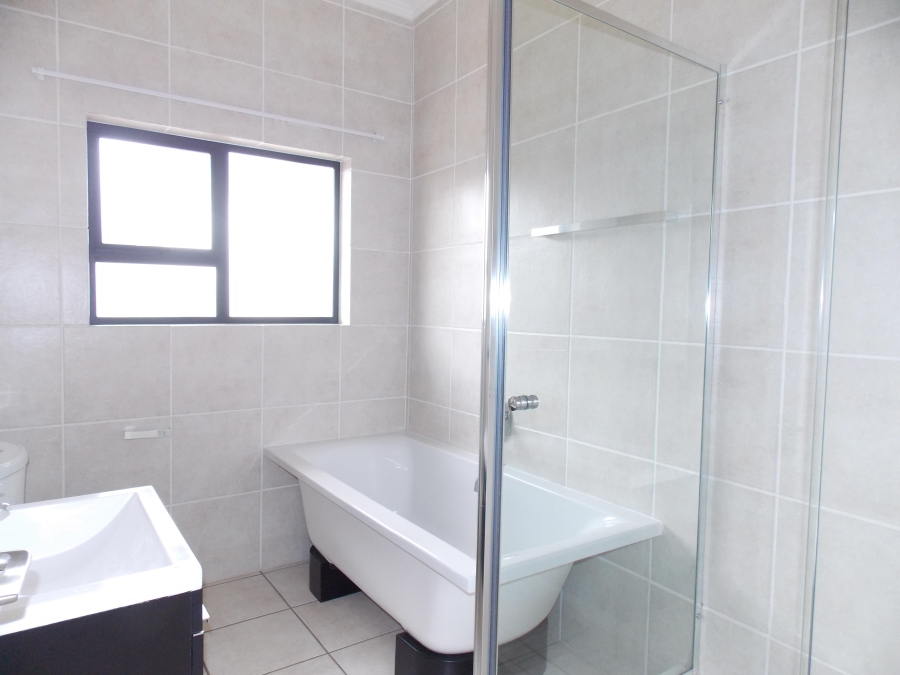 2 Bedroom Property for Sale in Greenstone Gate Gauteng