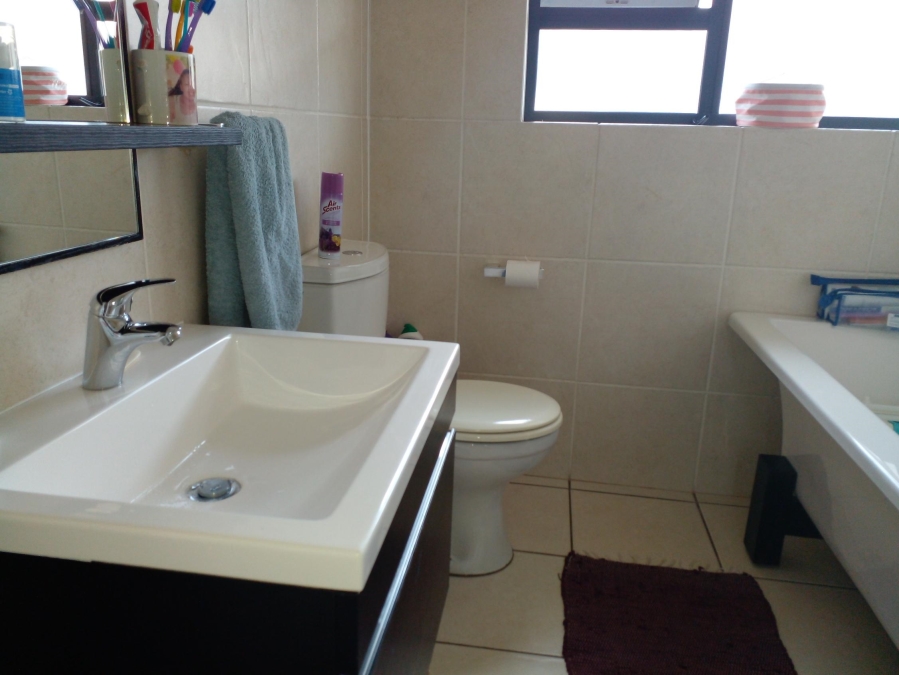 2 Bedroom Property for Sale in Greenstone Gate Gauteng