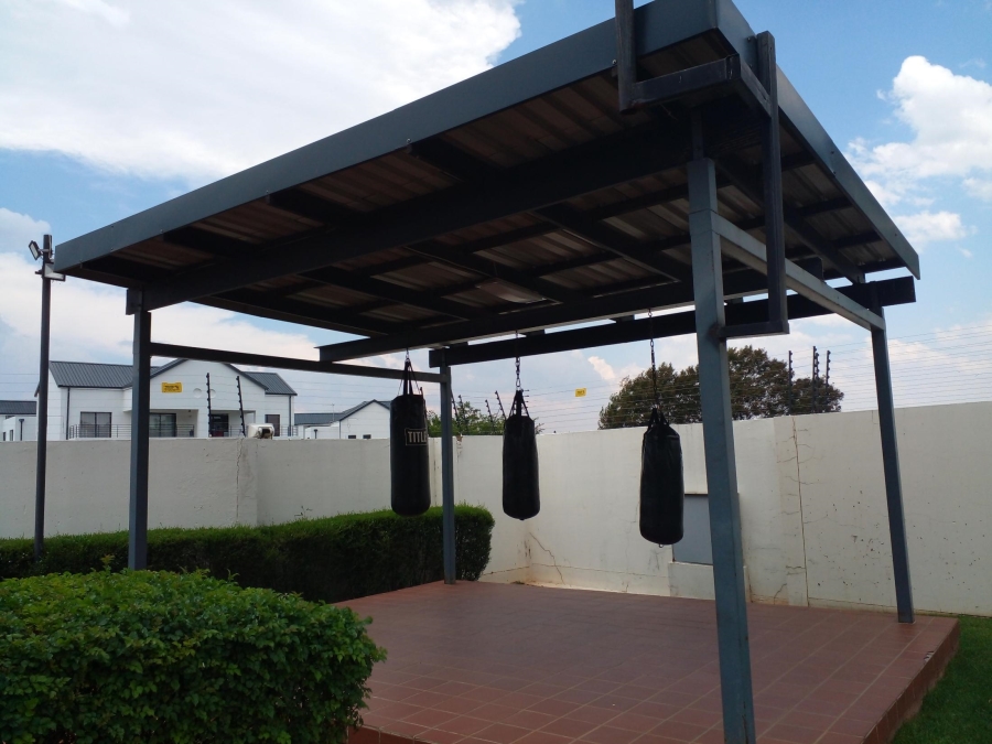 2 Bedroom Property for Sale in Greenstone Gate Gauteng