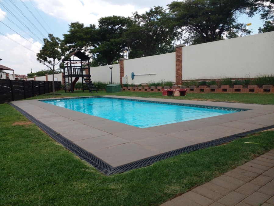 2 Bedroom Property for Sale in Greenstone Gate Gauteng