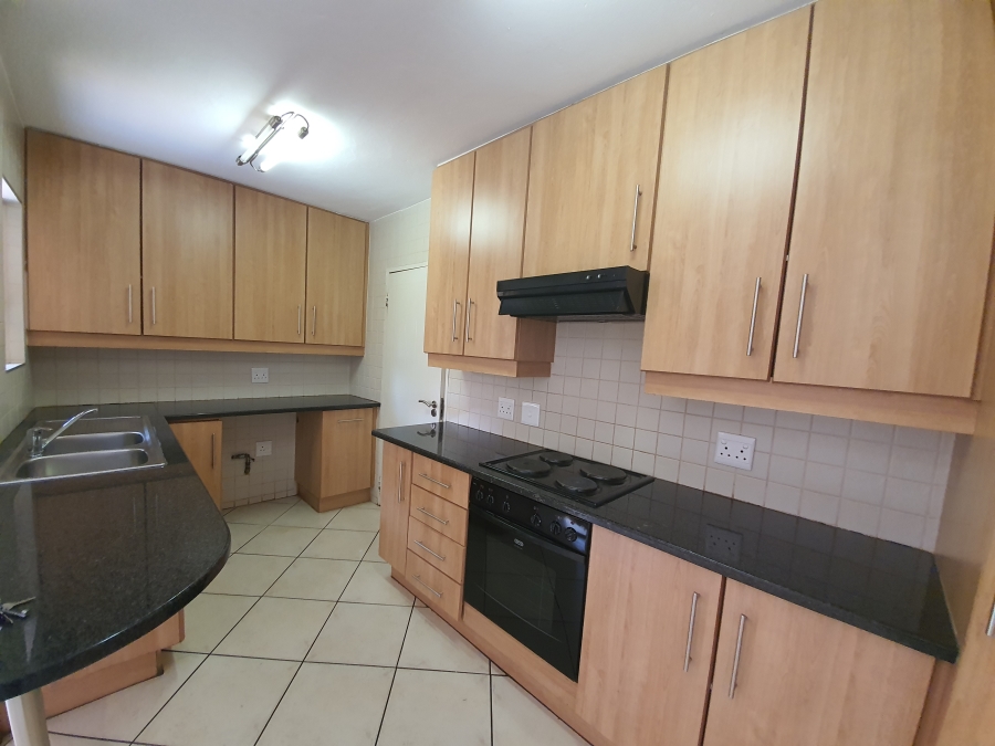 To Let 3 Bedroom Property for Rent in Glen Marais Gauteng