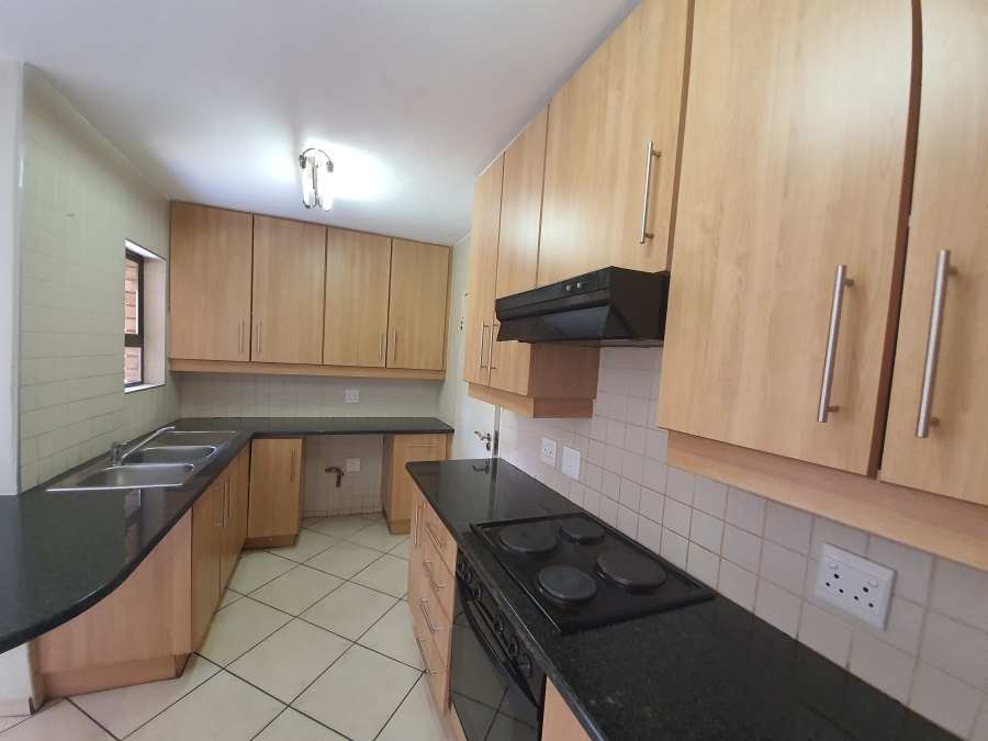 To Let 3 Bedroom Property for Rent in Glen Marais Gauteng