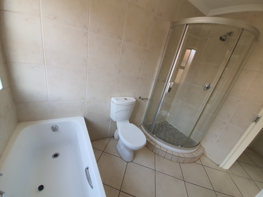 To Let 3 Bedroom Property for Rent in Glen Marais Gauteng