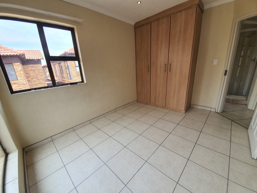 To Let 3 Bedroom Property for Rent in Glen Marais Gauteng
