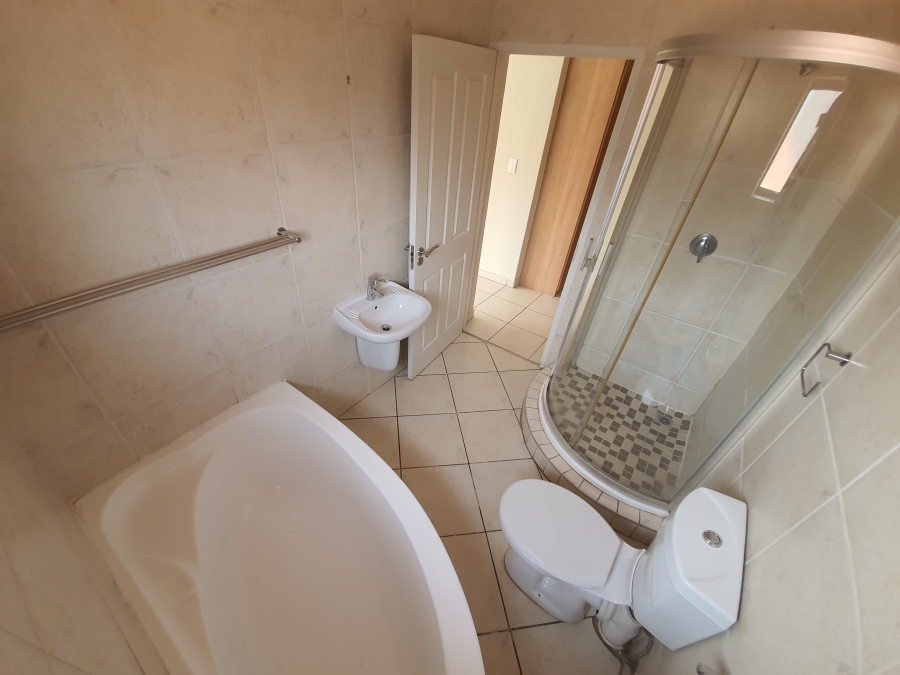 To Let 3 Bedroom Property for Rent in Glen Marais Gauteng