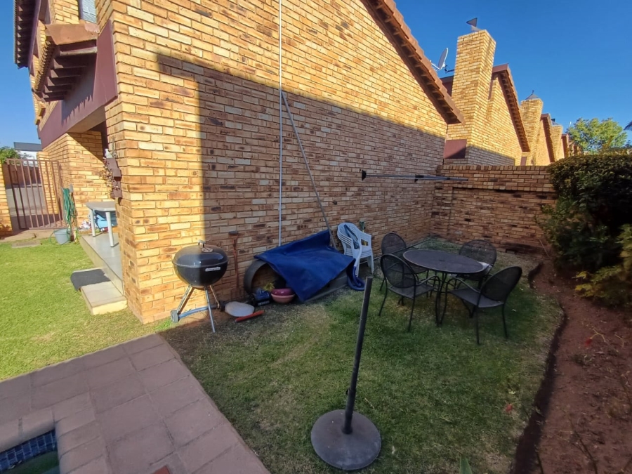 To Let 3 Bedroom Property for Rent in Glen Marais Gauteng