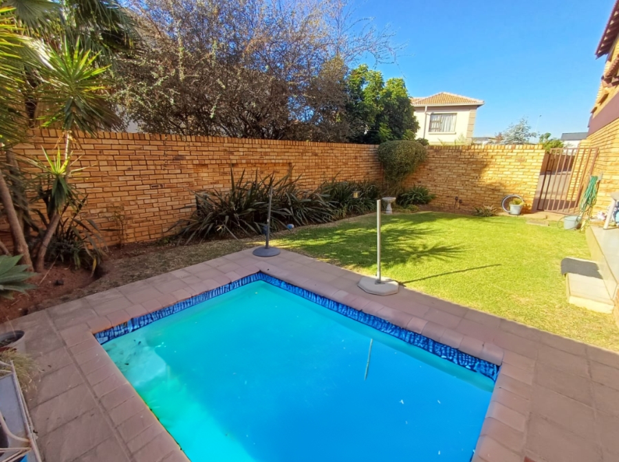 To Let 3 Bedroom Property for Rent in Glen Marais Gauteng