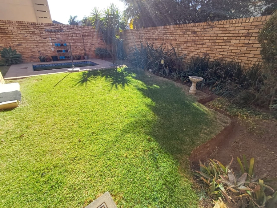 To Let 3 Bedroom Property for Rent in Glen Marais Gauteng