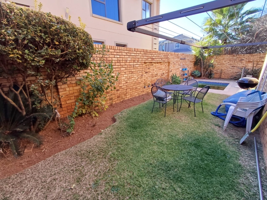 To Let 3 Bedroom Property for Rent in Glen Marais Gauteng