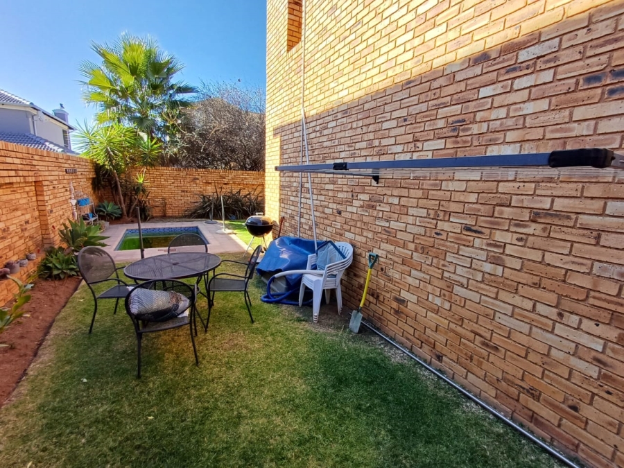 To Let 3 Bedroom Property for Rent in Glen Marais Gauteng