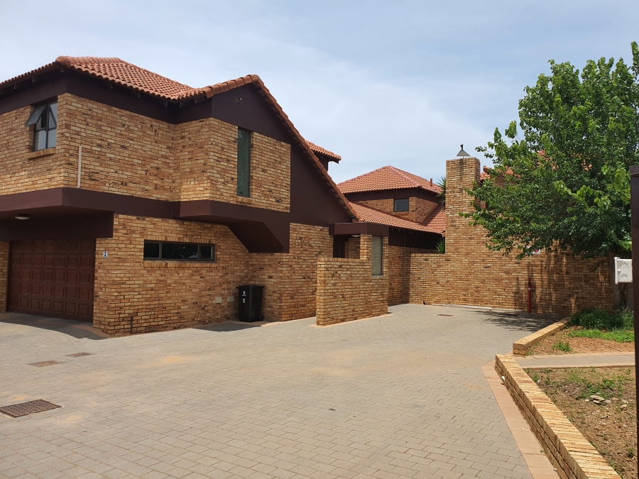 To Let 3 Bedroom Property for Rent in Glen Marais Gauteng