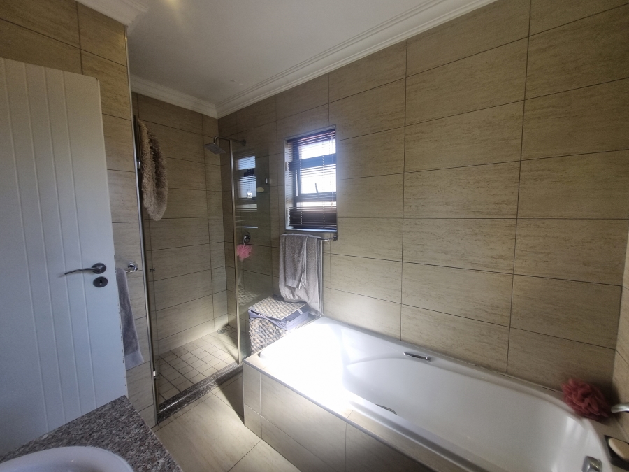 To Let 3 Bedroom Property for Rent in Equestria Gauteng