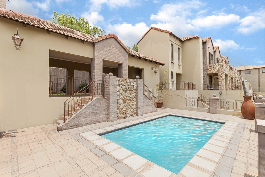To Let 3 Bedroom Property for Rent in Constantia Kloof Gauteng