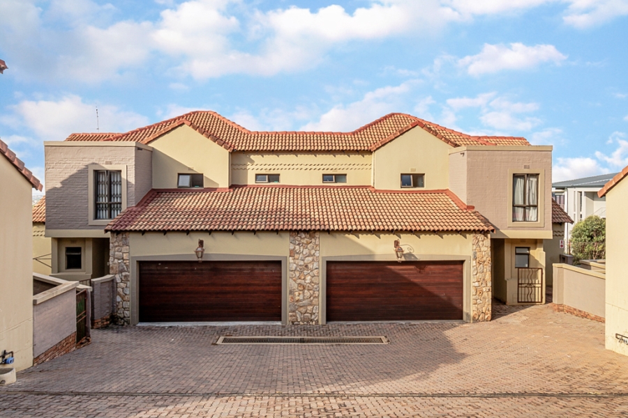 To Let 3 Bedroom Property for Rent in Constantia Kloof Gauteng