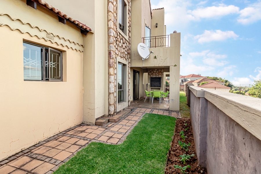 To Let 3 Bedroom Property for Rent in Constantia Kloof Gauteng