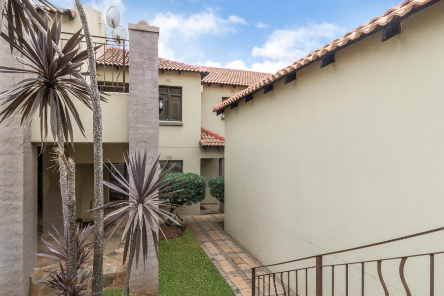 To Let 3 Bedroom Property for Rent in Constantia Kloof Gauteng