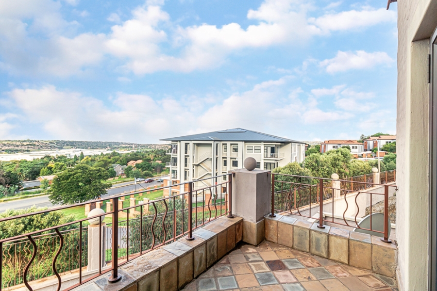 To Let 3 Bedroom Property for Rent in Constantia Kloof Gauteng