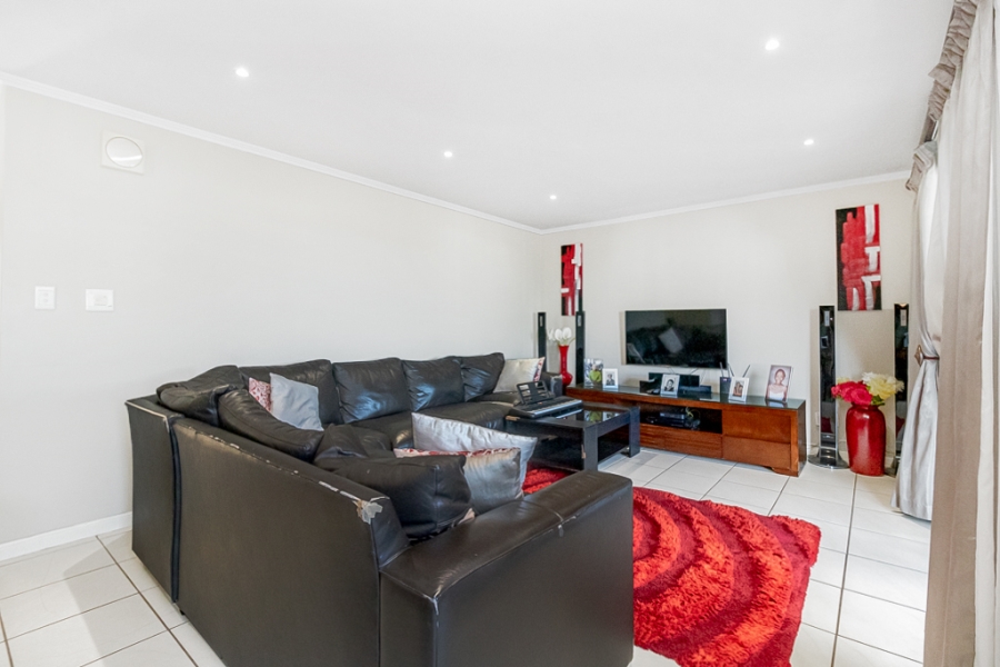 To Let 3 Bedroom Property for Rent in Constantia Kloof Gauteng
