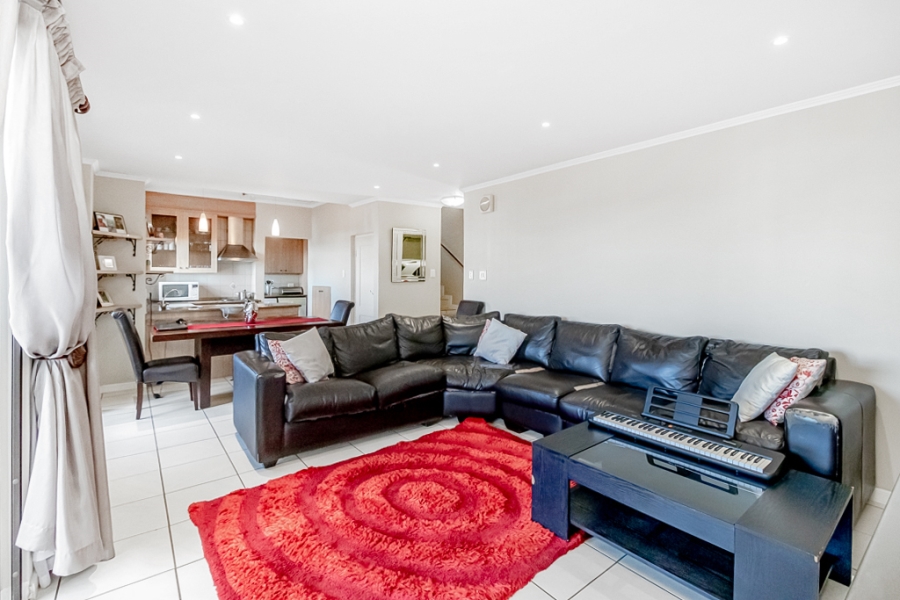To Let 3 Bedroom Property for Rent in Constantia Kloof Gauteng