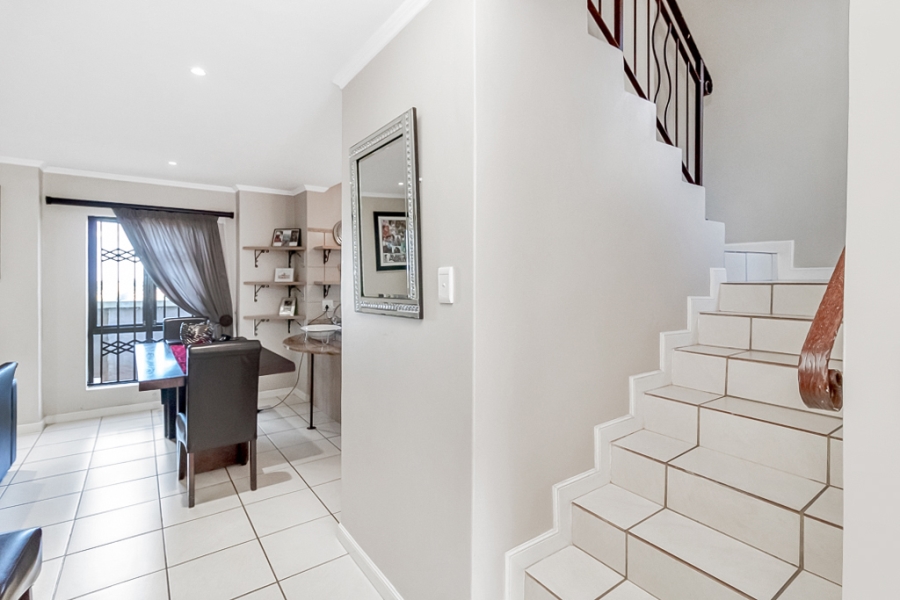 To Let 3 Bedroom Property for Rent in Constantia Kloof Gauteng