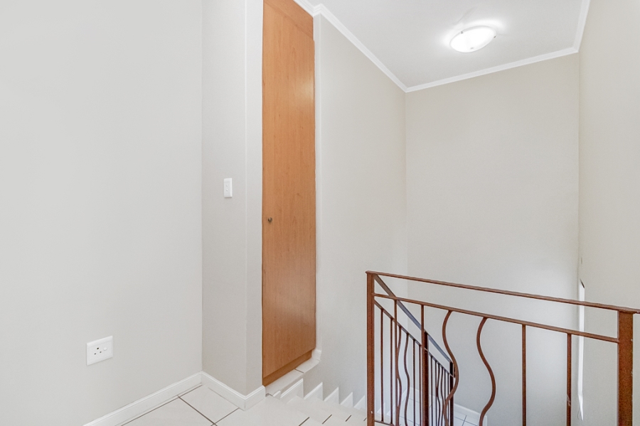 To Let 3 Bedroom Property for Rent in Constantia Kloof Gauteng