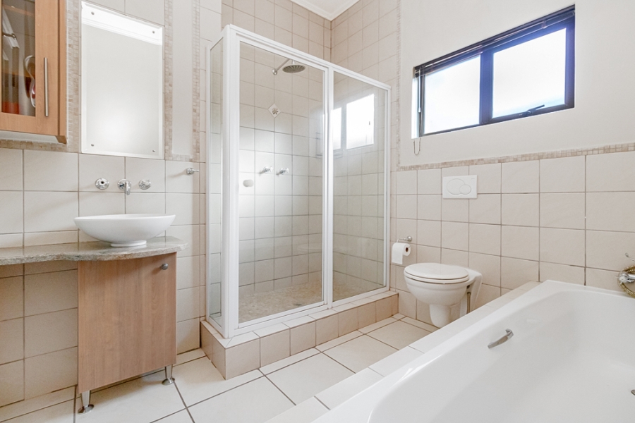 To Let 3 Bedroom Property for Rent in Constantia Kloof Gauteng
