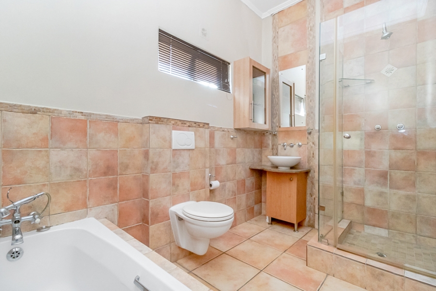 To Let 3 Bedroom Property for Rent in Constantia Kloof Gauteng