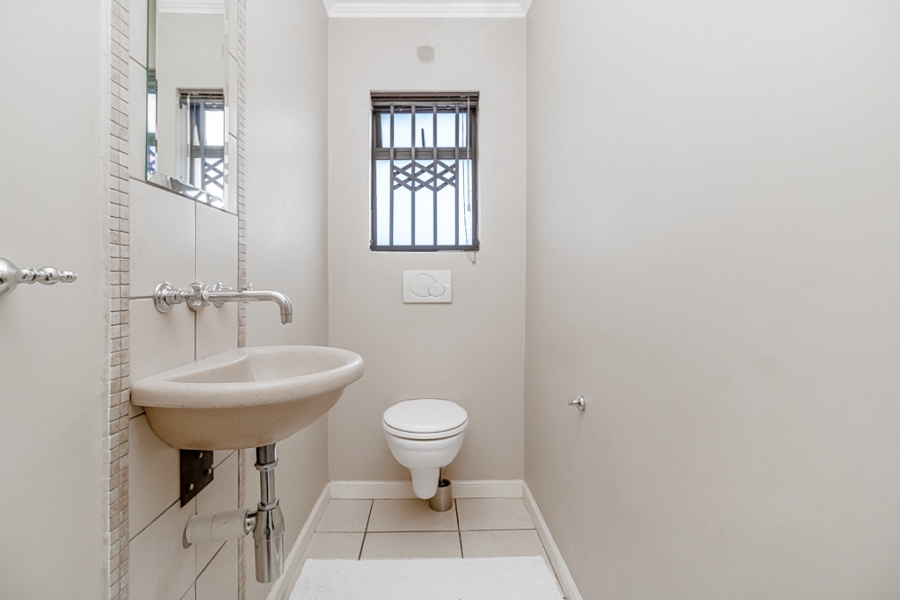 To Let 3 Bedroom Property for Rent in Constantia Kloof Gauteng