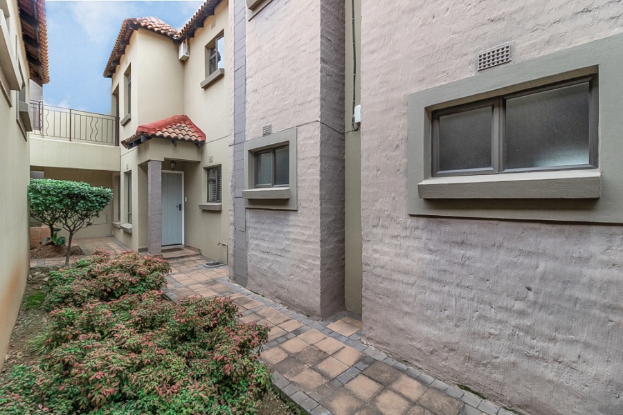 To Let 3 Bedroom Property for Rent in Constantia Kloof Gauteng