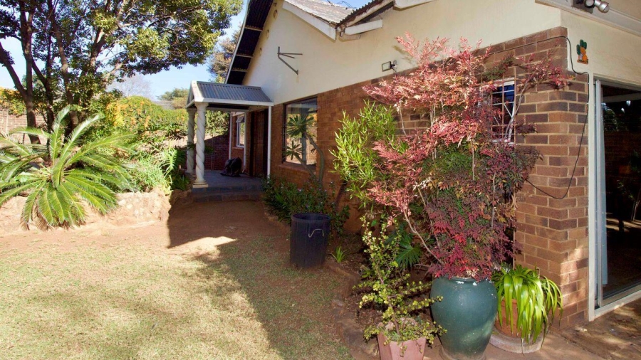 6 Bedroom Property for Sale in Lyttelton Manor Gauteng