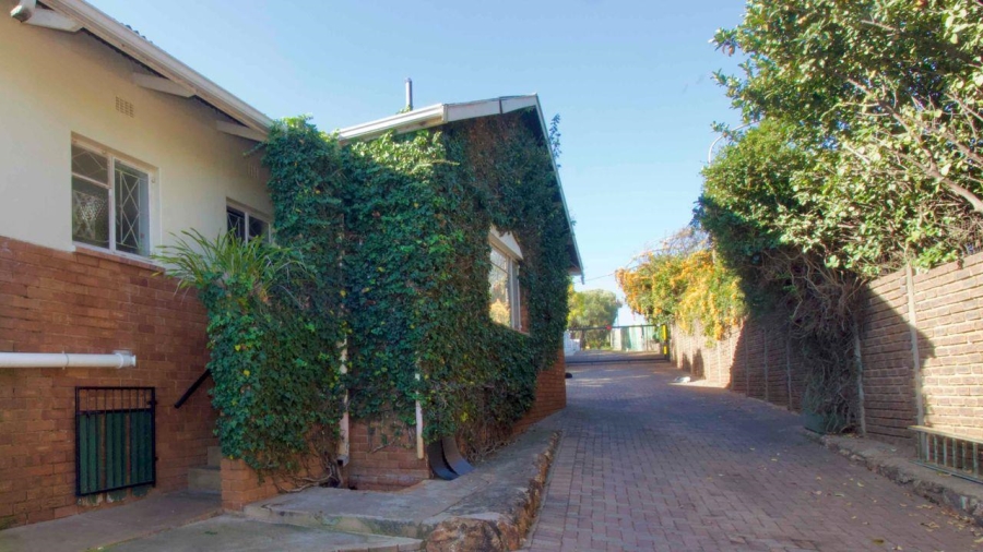 6 Bedroom Property for Sale in Lyttelton Manor Gauteng