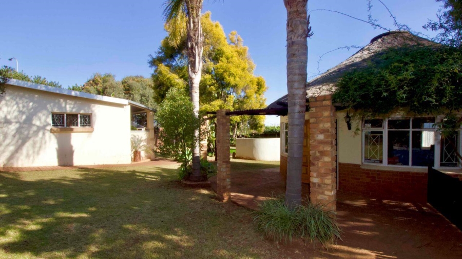 6 Bedroom Property for Sale in Lyttelton Manor Gauteng