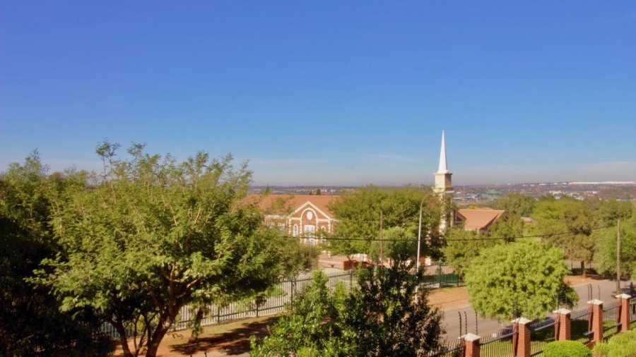 2 Bedroom Property for Sale in Die Hoewes Gauteng