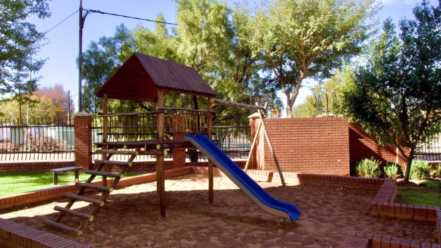 2 Bedroom Property for Sale in Die Hoewes Gauteng