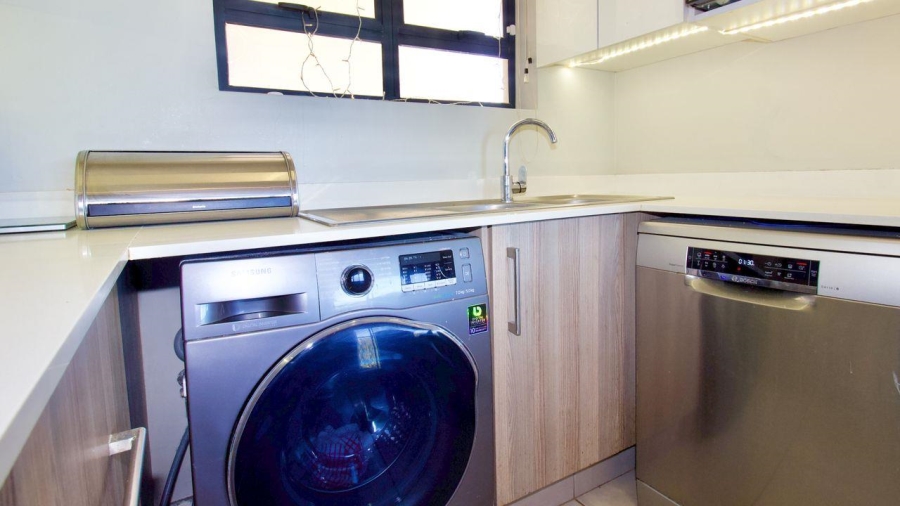 2 Bedroom Property for Sale in Die Hoewes Gauteng