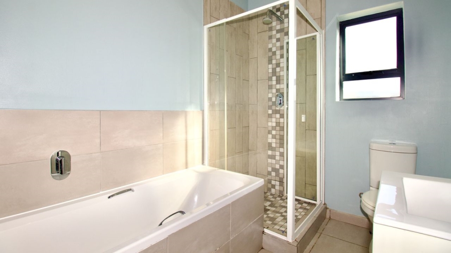 2 Bedroom Property for Sale in Die Hoewes Gauteng