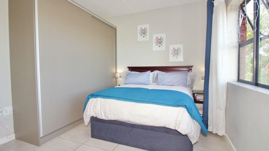 2 Bedroom Property for Sale in Die Hoewes Gauteng