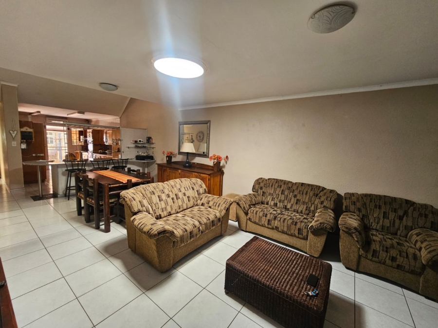 To Let 3 Bedroom Property for Rent in Three Rivers Gauteng