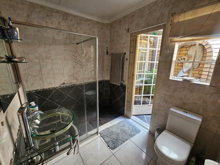 To Let 3 Bedroom Property for Rent in Three Rivers Gauteng