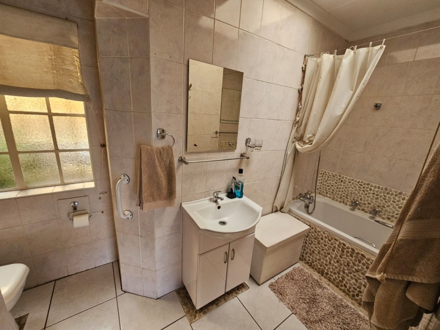 To Let 3 Bedroom Property for Rent in Three Rivers Gauteng