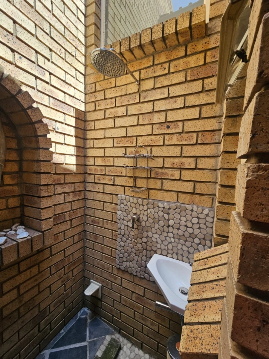 To Let 3 Bedroom Property for Rent in Three Rivers Gauteng