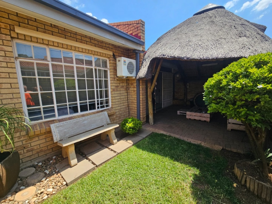 To Let 3 Bedroom Property for Rent in Three Rivers Gauteng