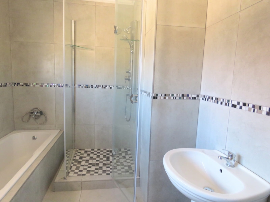 7 Bedroom Property for Sale in Sonneveld Gauteng