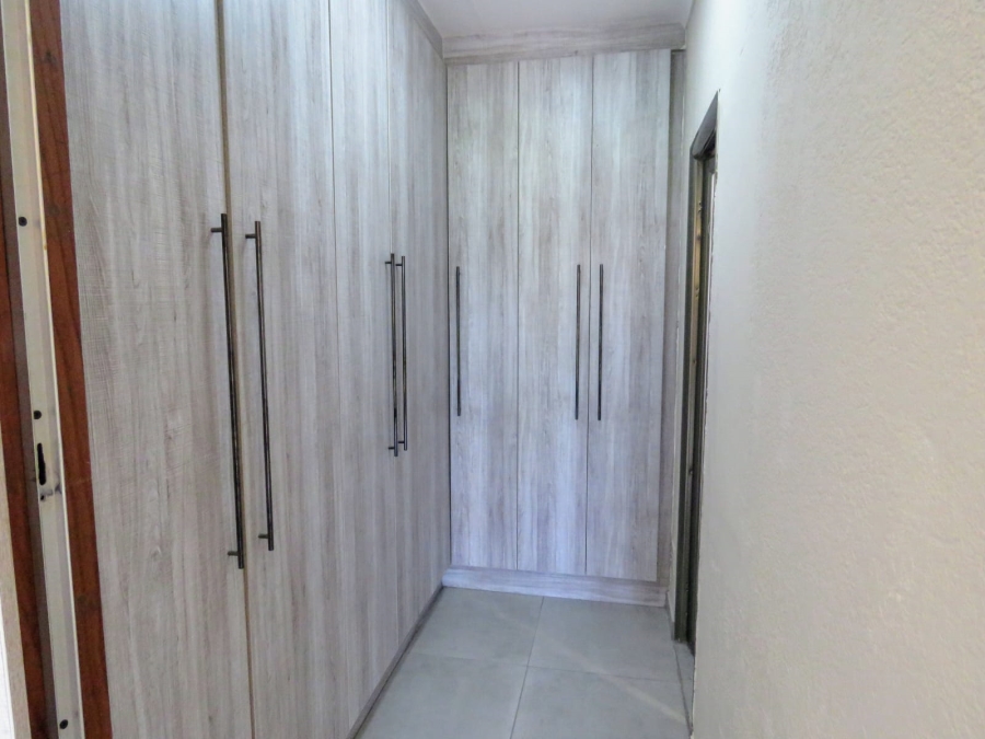 7 Bedroom Property for Sale in Sonneveld Gauteng