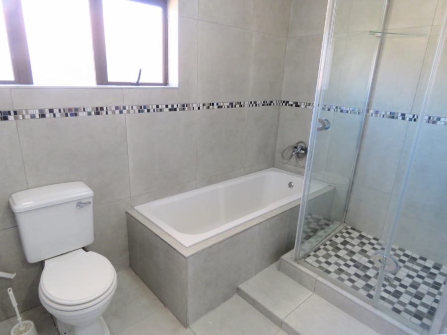 7 Bedroom Property for Sale in Sonneveld Gauteng