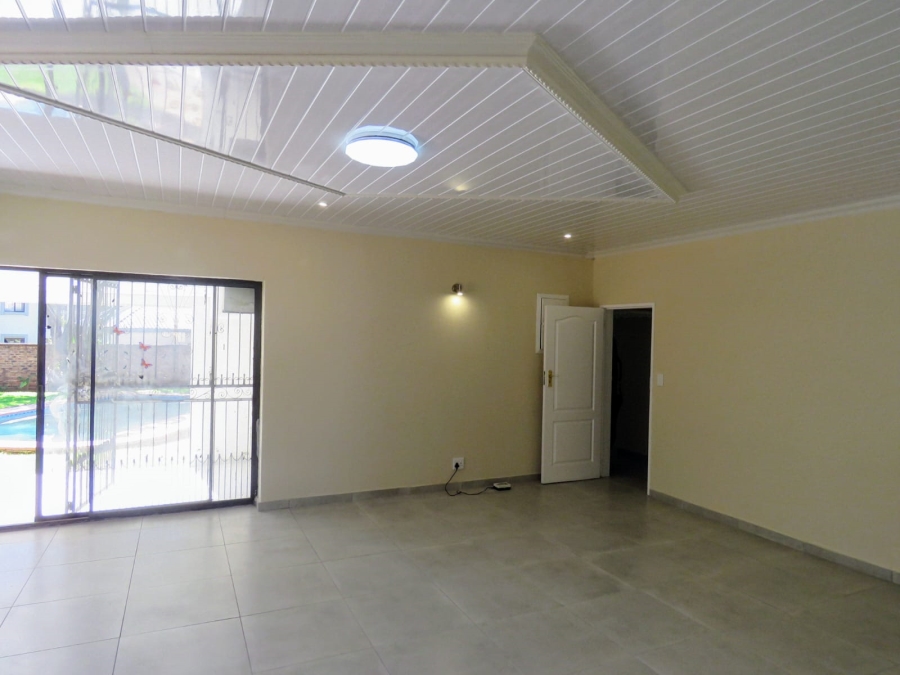7 Bedroom Property for Sale in Sonneveld Gauteng