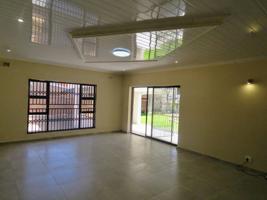 7 Bedroom Property for Sale in Sonneveld Gauteng