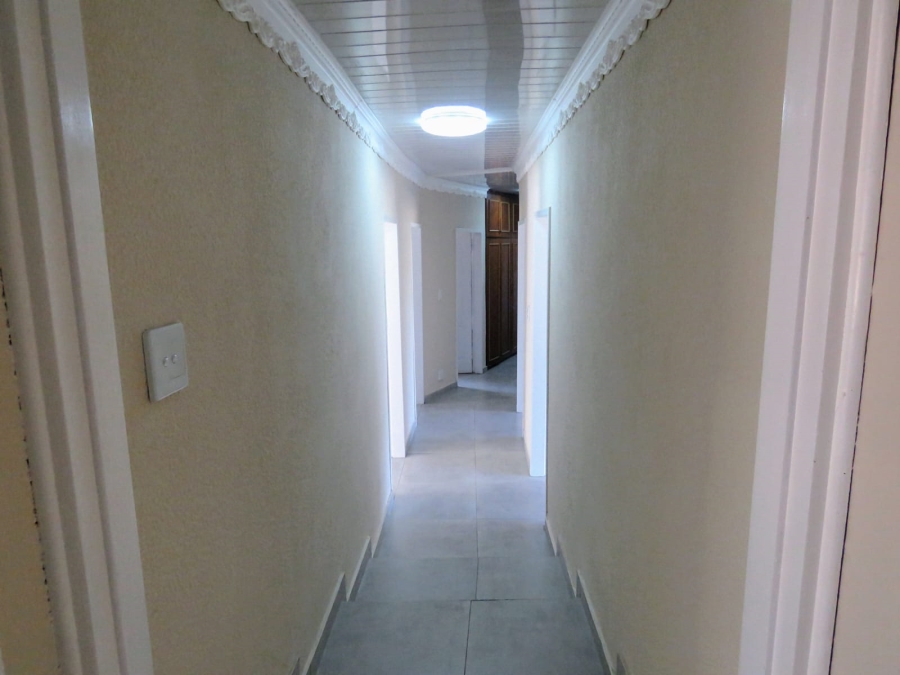 7 Bedroom Property for Sale in Sonneveld Gauteng